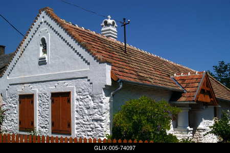 Salföld, hagyományos, népi építészetű lakóházak.-stock-foto
