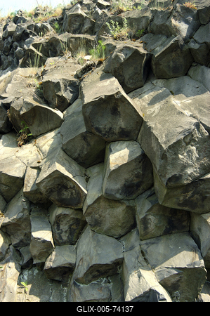 A Hegyestű bazaltoszlopai-stock-foto