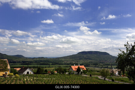 A Balaton-felvidék tanúhegyeinek látványa-stock-foto