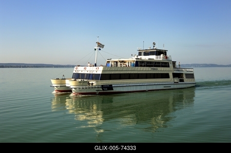 Sétahajó a Balatonon.-stock-foto