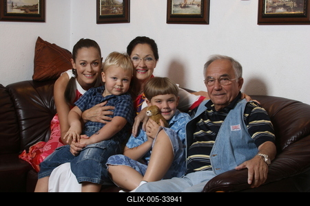 Fonyó Barbara és családja-stock-foto