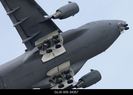 Amerikai óriásgép landolt Kecskeméten-stock-foto