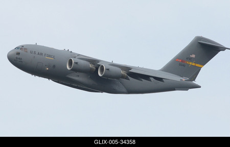 Amerikai óriásgép landolt Kecskeméten-stock-foto