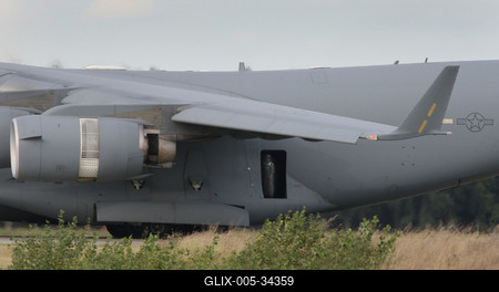 Amerikai óriásgép landolt Kecskeméten-stock-foto