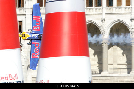 Vízi- és légiparádé a Dunán-stock-foto