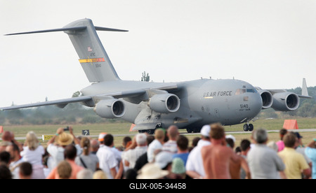 Amerikai óriásgép landolt Kecskeméten-stock-foto