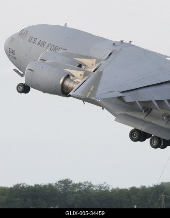 Amerikai óriásgép landolt Kecskeméten-stock-foto