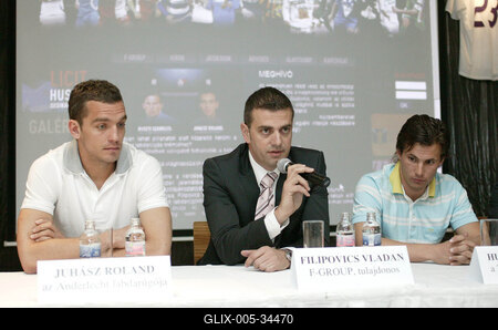 Jotékonykodnak a válogatott tagjai-stock-foto