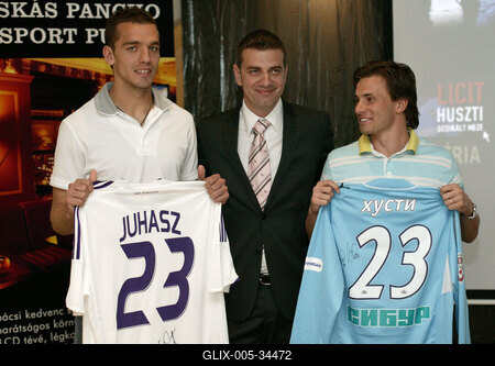 Jotékonykodnak a válogatott tagjai-stock-foto