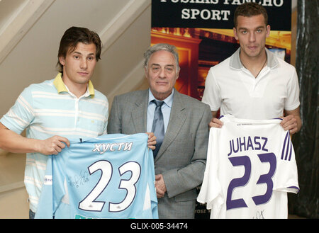 Jotékonykodnak a válogatott tagjai-stock-foto