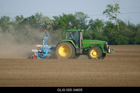 Munka a földeken-stock-foto