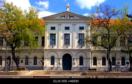 1838-39-ben klasszicista stílusban épült városháza épülete Jászberény központjában-stock-foto