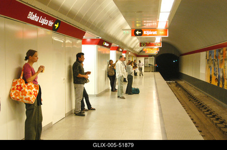 Budapest, 2004.09.10.
Felújították a Blaha Lujza téri állomást.-stock-foto