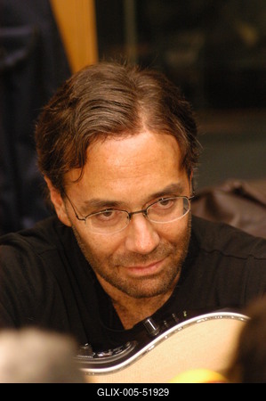 Budapest, 2003.11.10.
Al Di Meolát, a latin dallamok és a bossa nova mesterét régóta a világ egyik legvirtuózabb dzsesszgitárosaként tartják számon. Három évtizedes, dicsőséges pályafutásra tekinthet vissza.-stock-foto