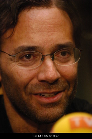 Budapest, 2003.11.10.
Al Di Meolát, a latin dallamok és a bossa nova mesterét régóta a világ egyik legvirtuózabb dzsesszgitárosaként tartják számon. Három évtizedes, dicsőséges pályafutásra tekinthet vissza.-stock-foto