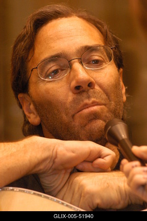 Budapest, 2003.11.10.
Al Di Meolát, a latin dallamok és a bossa nova mesterét régóta a világ egyik legvirtuózabb dzsesszgitárosaként tartják számon. Három évtizedes, dicsőséges pályafutásra tekinthet vissza.-stock-foto