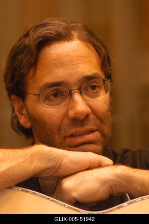 Budapest, 2003.11.10.
Al Di Meolát, a latin dallamok és a bossa nova mesterét régóta a világ egyik legvirtuózabb dzsesszgitárosaként tartják számon. Három évtizedes, dicsőséges pályafutásra tekinthet vissza.-stock-foto