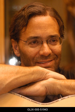 Budapest, 2003.11.10.
Al Di Meolát, a latin dallamok és a bossa nova mesterét régóta a világ egyik legvirtuózabb dzsesszgitárosaként tartják számon. Három évtizedes, dicsőséges pályafutásra tekinthet vissza.-stock-foto