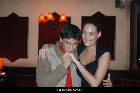 Budapest, 2003.10.09.
Patrizio Buanne (balra) énekes Budapesten koncertezett az Uránia Nemzeti Filmszínház színpadán.
Görög Zita modell (jobbra)-stock-foto