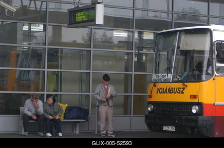 Buszpályaudvar-stock-foto