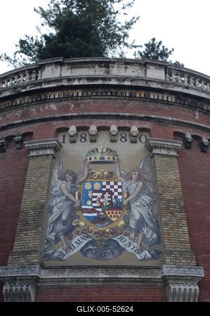 Angyalos címer a Clark Ádám téren-stock-foto