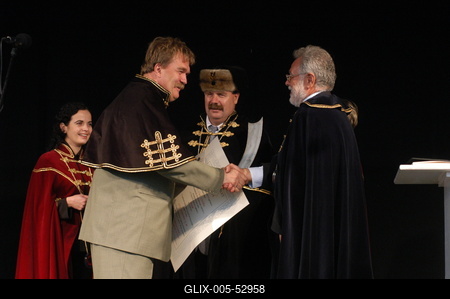 Pezsgő Lovagok avatása-stock-foto