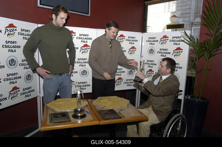 Agyagba tenyerelt a két Kásás-stock-foto