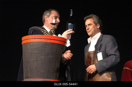 Pezsgő Lovagok avatása-stock-foto