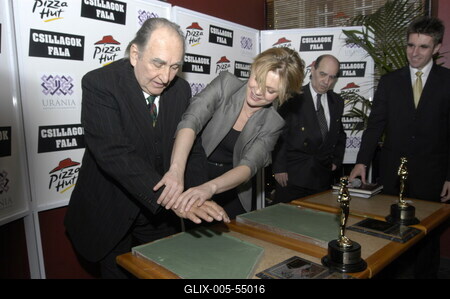 Két újabb tenyérlenyomat került a Csillagok falára-stock-foto