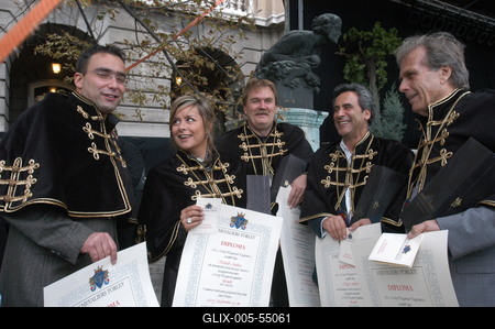 Pezsgő Lovagok avatása-stock-foto