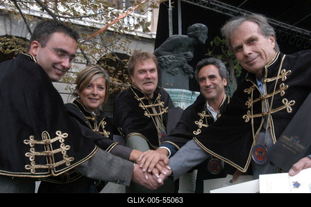 Pezsgő Lovagok avatása-stock-foto