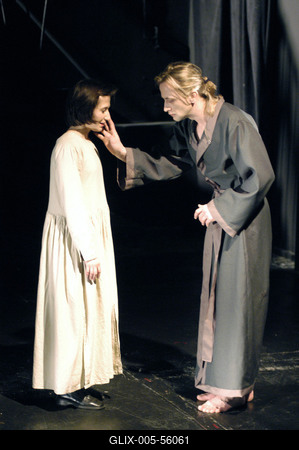 Budapest, 2004.02.11.
A Napszínház 2004. február 26-án mutatta be Donatien-Alphonse-François de Sade Justine című műve alapján készült előadását a Thália Régi Stúdióban. 
Szereplők: Pálfi Kati, Csontos Róbert, Fodor Krisztina, Dévai Balázs-stock-foto