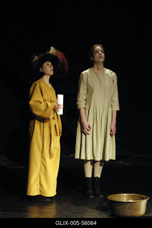 Budapest, 2004.02.11.
A Napszínház 2004. február 26-án mutatta be Donatien-Alphonse-François de Sade Justine című műve alapján készült előadását a Thália Régi Stúdióban. 
Szereplők: Pálfi Kati, Csontos Róbert, Fodor Krisztina, Dévai Balázs-stock-foto