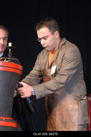 Pezsgő Lovagok avatása-stock-foto