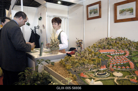 Utazás 2004 kiállítás-stock-foto