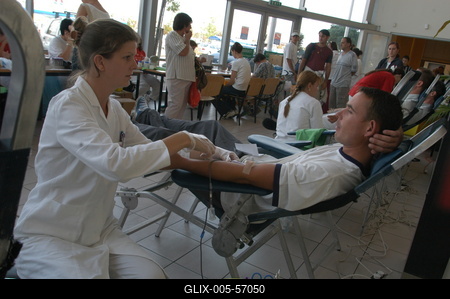 Véradás a Tesco-ban-stock-foto