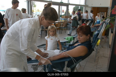 Véradás a Tesco-ban-stock-foto