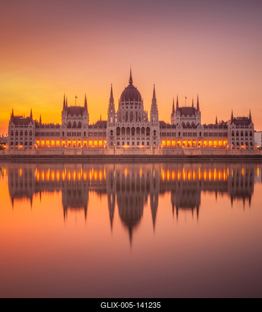 Napfelkelte a Parlament mögött-stock-foto