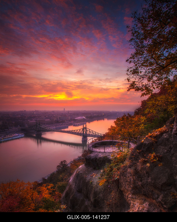 Napfelkelte a Gellérthegy tetejéről-stock-foto