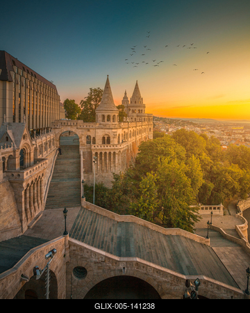 Napfelkelte a Halászbástyán-stock-foto