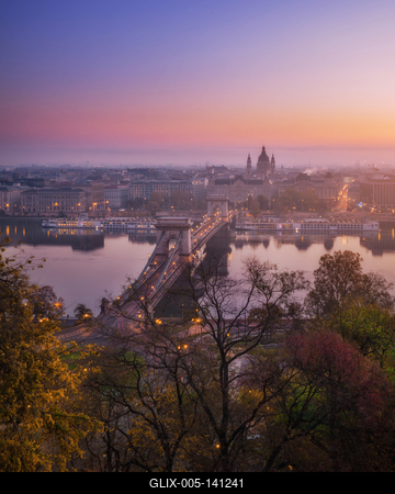 Őszi budapesti napfelkelte-stock-foto