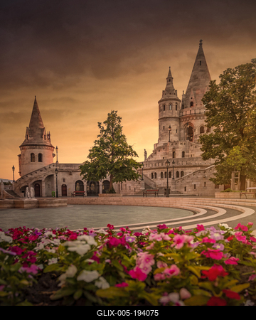 Halászbástya virágos előtérrel-stock-foto