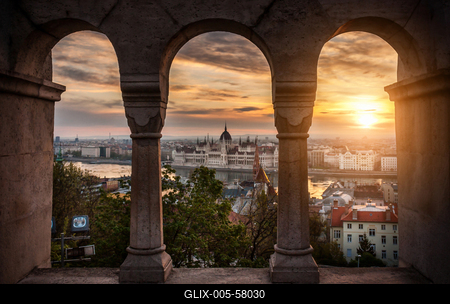 Budapest, a Halászbástya ablakai-stock-foto