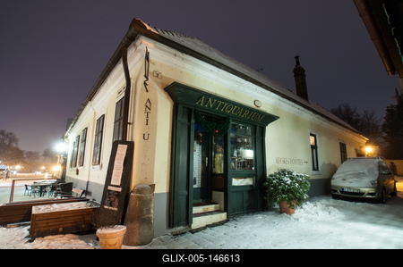 Szentendre éjszakai kivilágításban-stock-foto