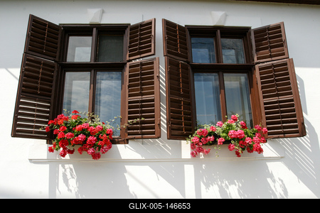 Nagymaros, muskátlis ablak-stock-foto