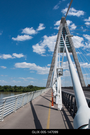 Megyeri híd-stock-foto