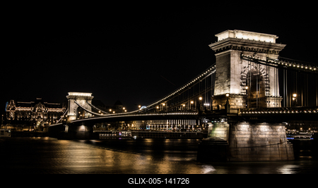 Budapest Chain bridge at night-stock-foto