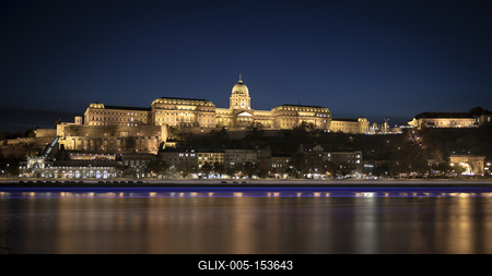 Budapest is the capital and the most populous city of Hungary, and one of the largest cities in the European Union. With an estimated 2016 population of 1,759,407 distributed over a land area of about 525 square kilometres (203 square miles), Budapest is also one of the most densely populated major cities in the EU.Budapest is cited as one of the most beautiful cities in Europe, ranked as "the world's second best city" by Condé Nast Traveler, and "Europe's 7th most idyllic place to live" by Forbes.-stock-foto