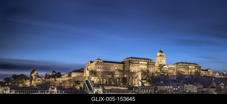 Budapest is the capital and the most populous city of Hungary, and one of the largest cities in the European Union. With an estimated 2016 population of 1,759,407 distributed over a land area of about 525 square kilometres (203 square miles), Budapest is also one of the most densely populated major cities in the EU.Budapest is cited as one of the most beautiful cities in Europe, ranked as "the world's second best city" by Condé Nast Traveler, and "Europe's 7th most idyllic place to live" by Forbes.-stock-foto