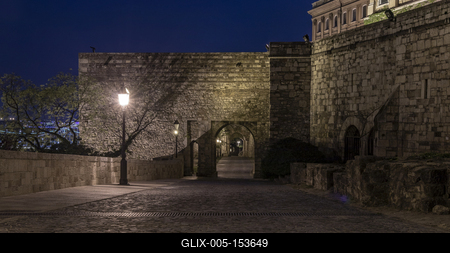 Budapest is the capital and the most populous city of Hungary, and one of the largest cities in the European Union. With an estimated 2016 population of 1,759,407 distributed over a land area of about 525 square kilometres (203 square miles), Budapest is also one of the most densely populated major cities in the EU.Budapest is cited as one of the most beautiful cities in Europe, ranked as "the world's second best city" by Condé Nast Traveler, and "Europe's 7th most idyllic place to live" by Forbes.-stock-foto